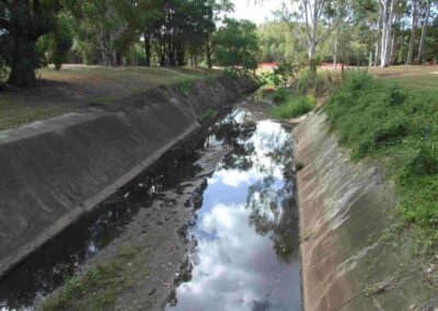 Barr St Park July 2007 steep-sided concrete channel