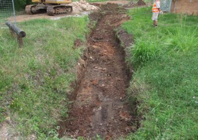 Barr St Park December 2007 Digging the grass out of the drain