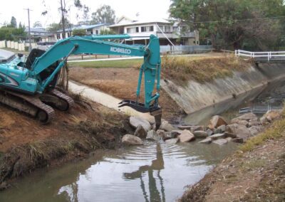 Barr St Park August 2007 Creating a rock barrier